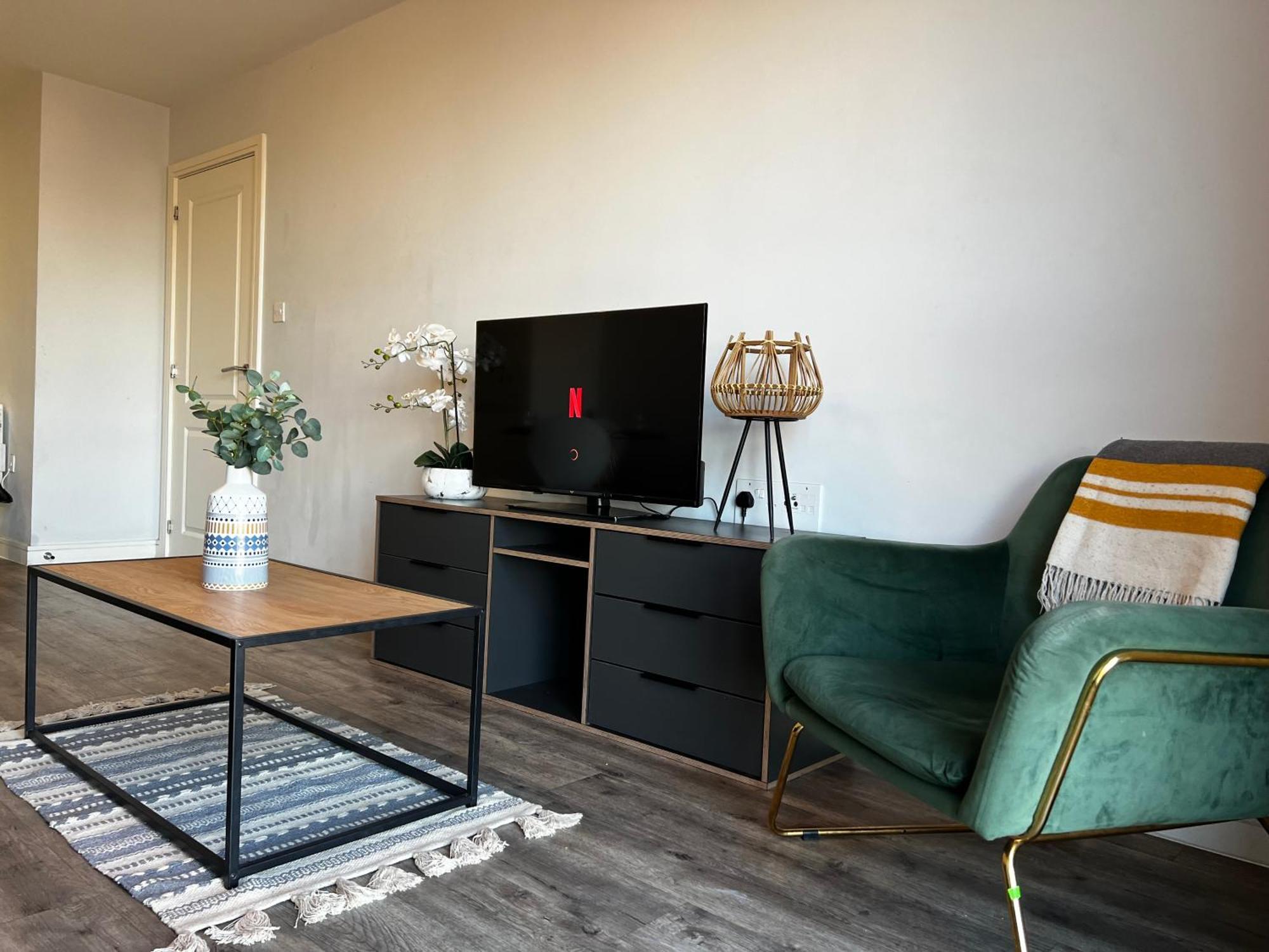 Last-minute Secure L Don't Delay L Sleeps Up To 4 L Free Parking L Spacious 2bed 2bath L Jvt Short Lets Apartment