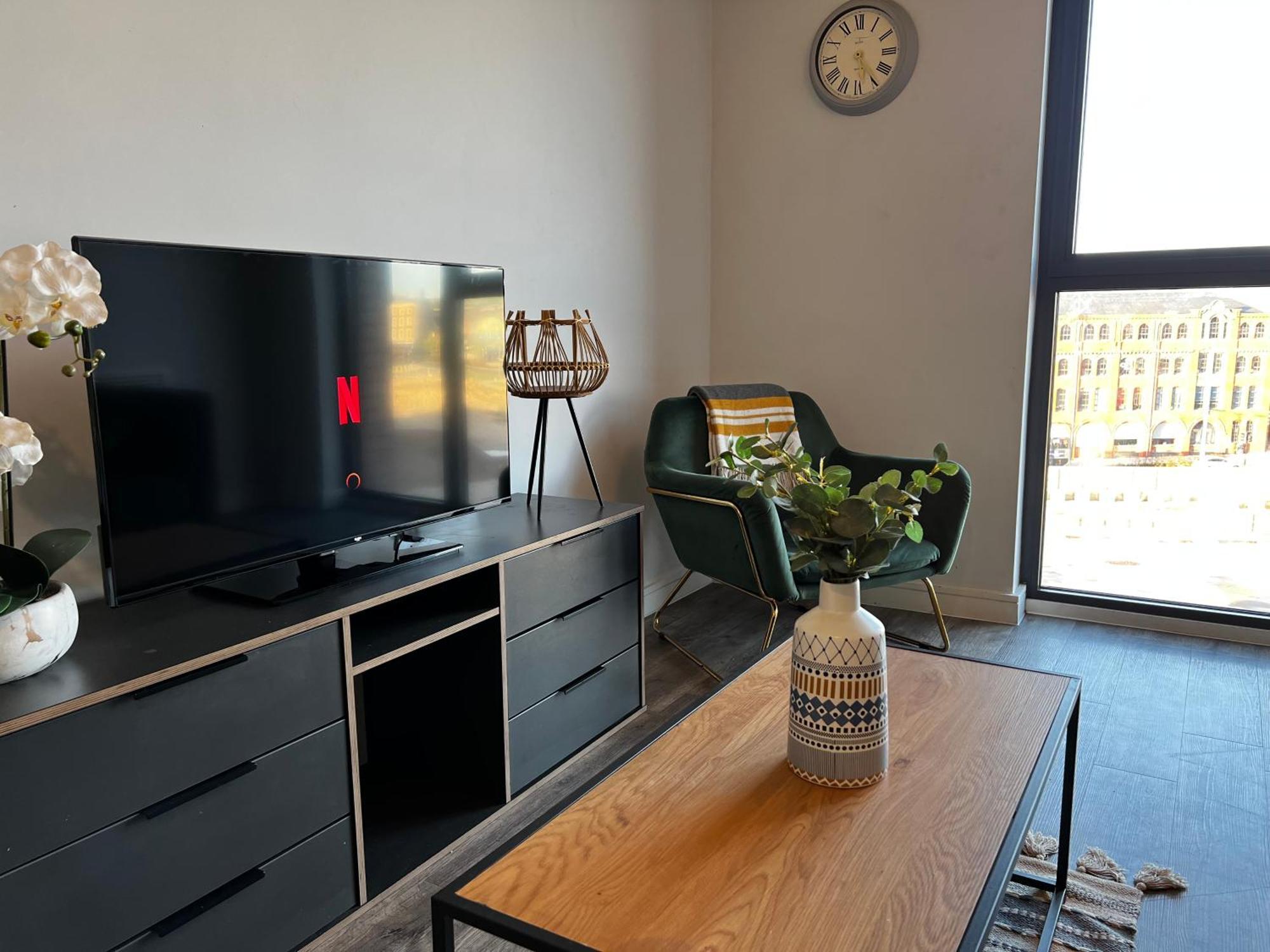 Last-minute Secure L Don't Delay L Sleeps Up To 4 L Free Parking L Spacious 2bed 2bath L Jvt Short Lets Birmingham
