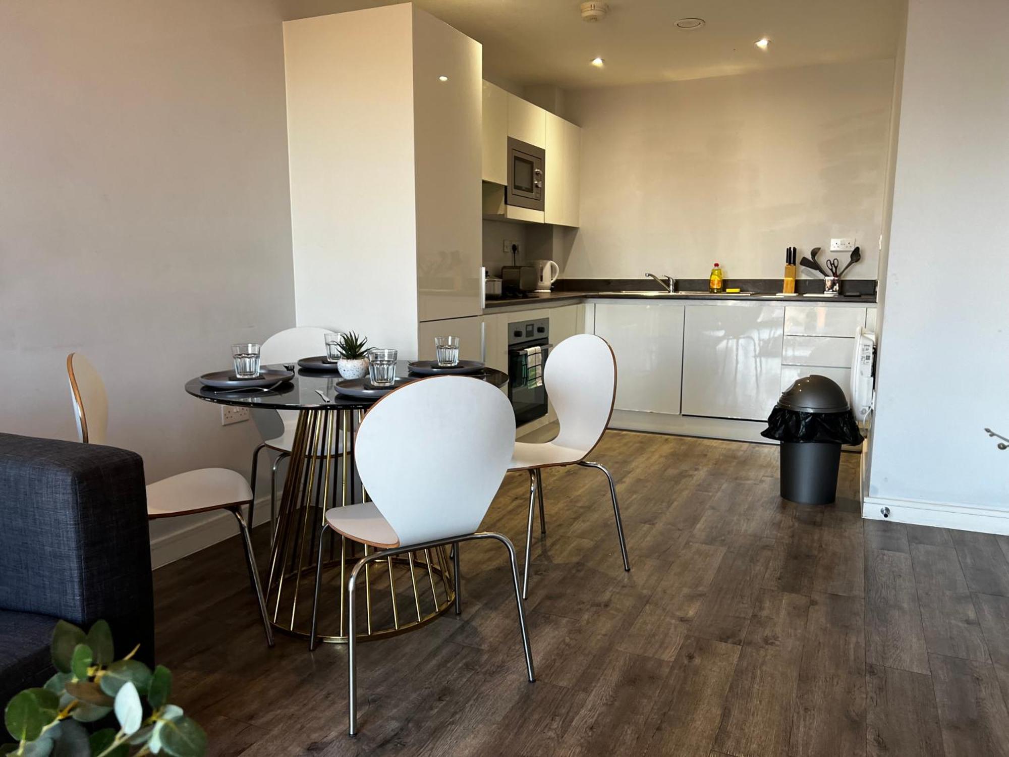 Last-minute Secure L Don't Delay L Sleeps Up To 4 L Free Parking L Spacious 2bed 2bath L Jvt Short Lets * Birmingham