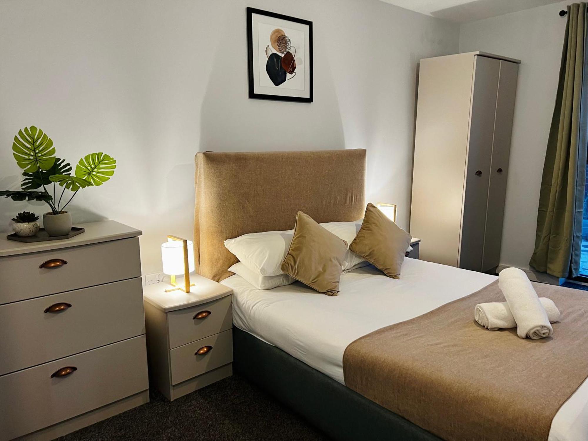 Last-minute Secure L Don't Delay L Sleeps Up To 4 L Free Parking L Spacious 2bed 2bath L Jvt Short Lets