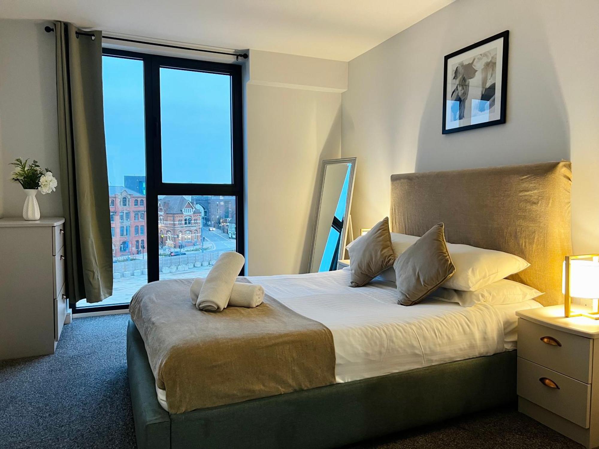 Apartment Last-minute Secure L Don't Delay L Sleeps Up To 4 L Free Parking L Spacious 2bed 2bath L Jvt Short Lets *