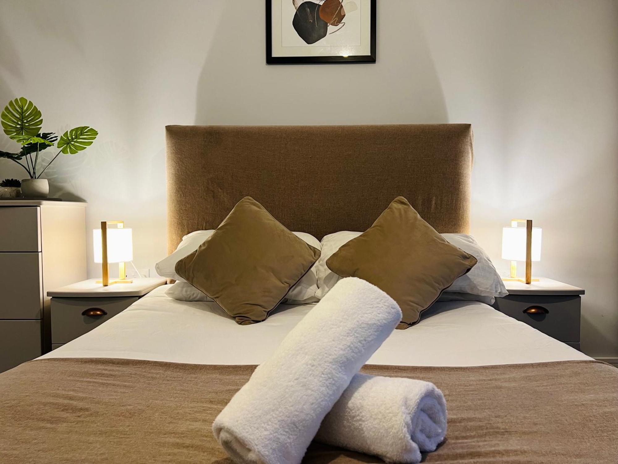 Last-minute Secure L Don't Delay L Sleeps Up To 4 L Free Parking L Spacious 2bed 2bath L Jvt Short Lets